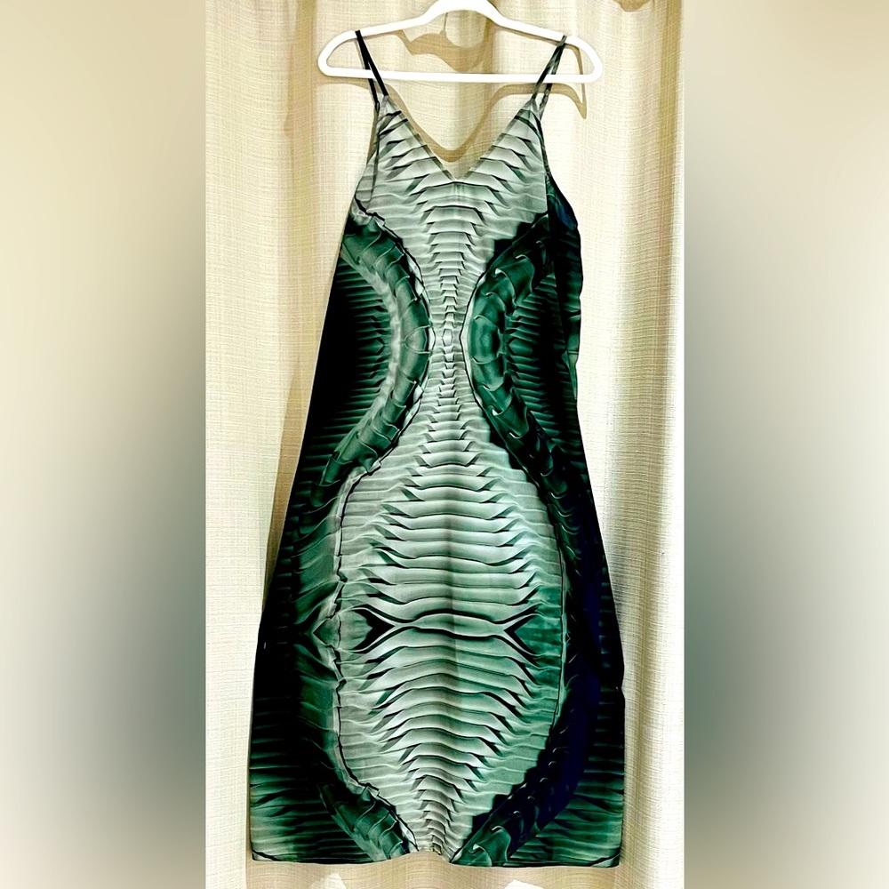 Amazon’s Making the Cut winning dress by Georgia Hardinge. Size XXL.